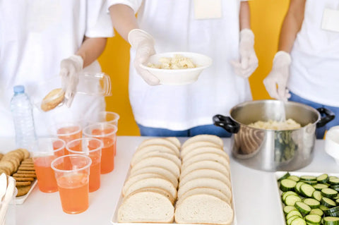 Advantages and Benefits of Disposable Gloves in the Food and Beverage Industry